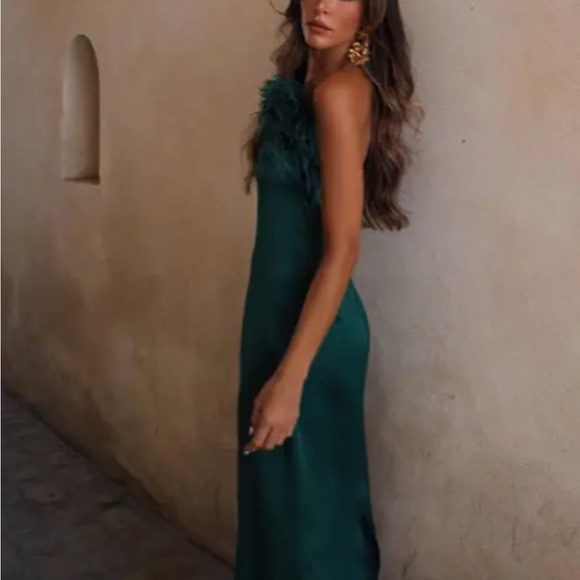 ZARA WOMAN MIDI FITTED SATIN DRESS WITH FEATHERS BOTTLE GREEN 7844/934 NWT - Picture 2 of 10